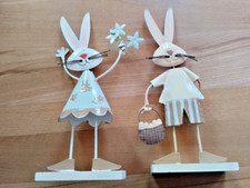 Hasen  Figuren aus Metall auf Holzsockel  Deko Ostern - 2 Hasen im Set