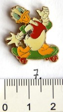 Donald Duck mit Skateboard Gold Edition Pin Anstecker limited Edition