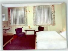 39654490 - 8992 Wasserburg Hotel Zimmer Bett Tisch Waschbecken Stuhl Ort