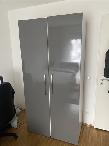 Kleiderschrank