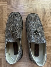 Sneaker Schlangenoptik 40