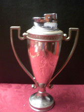 altes Gasfeuerzeug Form Pokal