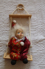 Clown harlekin auf schaukel - auf,