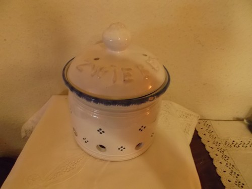 Wunderschöner zwiebeltopf mit - wunderschöner,
