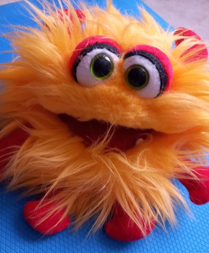 Living puppets handpuppe gisa - puppets,