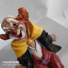 Sitzender Clown, Vivian