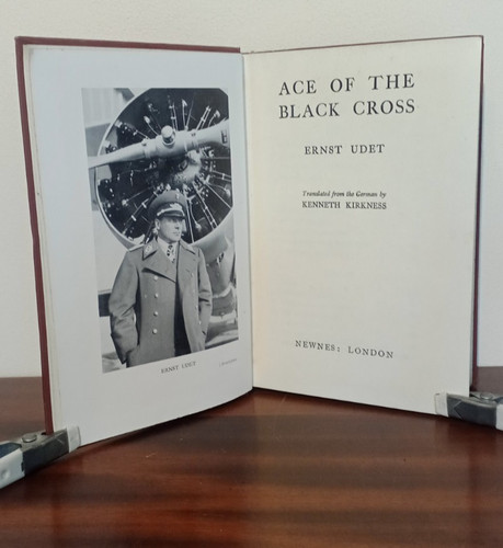 Ace the black cross ernst - black,