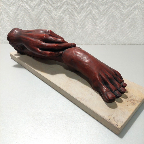 Skulptur hand mit fuß - fuß, braun