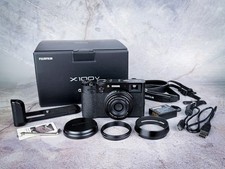 Fujifilm X100V Schwarz – Kamera mit OVP + Zubehörpaket – 33.300 Auslösungen