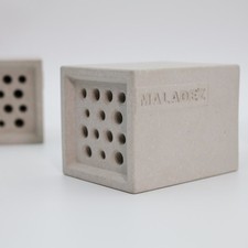 Bienenhotel aus Beton für