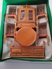 Puppenstubenmöbel "Wohnzimmer/Esszimmer"