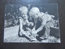 AK Kinder mit Holzfeuerwehr im Sandkasten,DDR um 1964