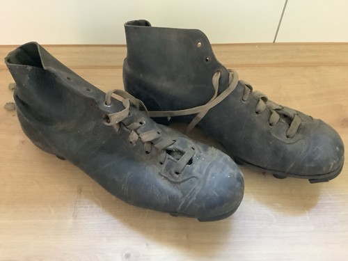 Antike fußballschuhe retro - antike,