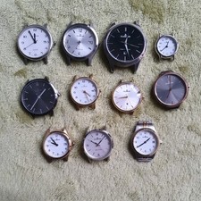 11 Stück Armbanduhren ohne Armbänder Konvolut An Bastler 