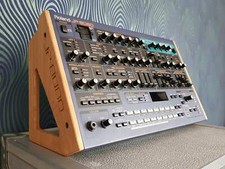 Roland JP808080 Massiveiche gravierter Ständer aus Synthes und Holz
