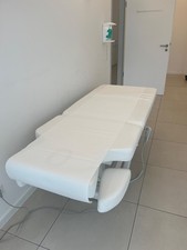 Elektrische Massageliege mit 4 Motoren, Massagetisch in Weiß, Behandlungsliege