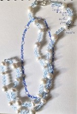 Himmelblauer Schweizer Topas mit  weißen  Perlen Kette 70 cm.