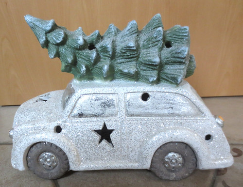 Led auto mit tannenbaum - tannenbaum, und