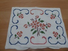  Landhaus-Sofakissen a.den 60er-Jahren, gute Qualität,handbesticktes Leinen 