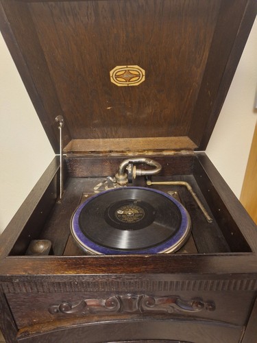 Grammophon schrank mit platten - grammophon,