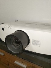 📍 Panasonic PT-EZ770 Beamer