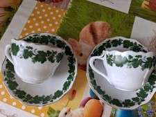 2 Tassen mit Untertassen