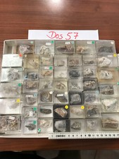 Kleine Sammlung mit Mineralien