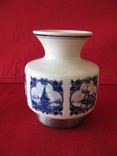 3)  eine kleine Vase  /  DELFT  /  Holland  /  Handgemalt  /  mit Zinn Fuß