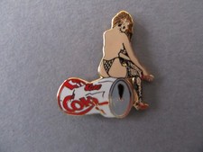 Pin-Up Girl auf COLA -Dose