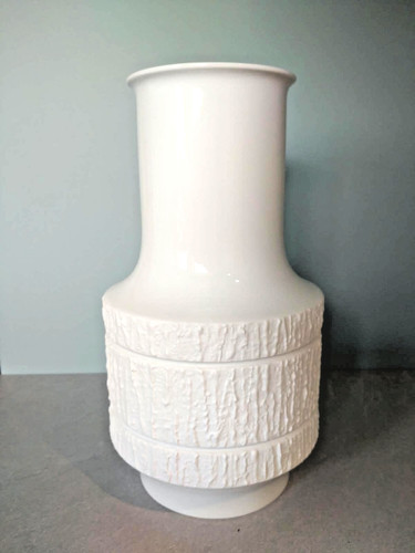 Thomas arcta art vase - arcta,
