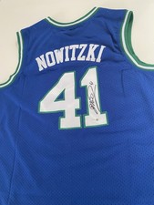🏀Dirk Nowitzki  hand signed