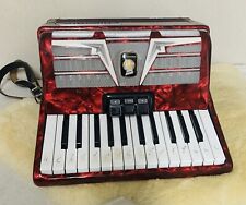 Amigo Akkordeon in rot von der Marke Weltmeister mit Koffer