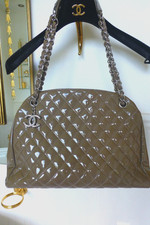 Chanel Tasche Leder Shopper CC Anhänger Lack Taupe  Greige Wunderschön