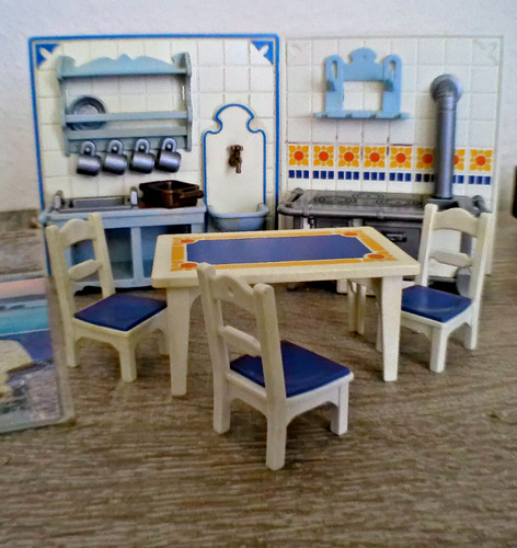 Puppenhausküche mit tisch und - tisch,