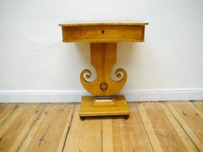 Biedermeier  Nähtisch Tisch  Podest Birke  um 1820 frisch restauriert
