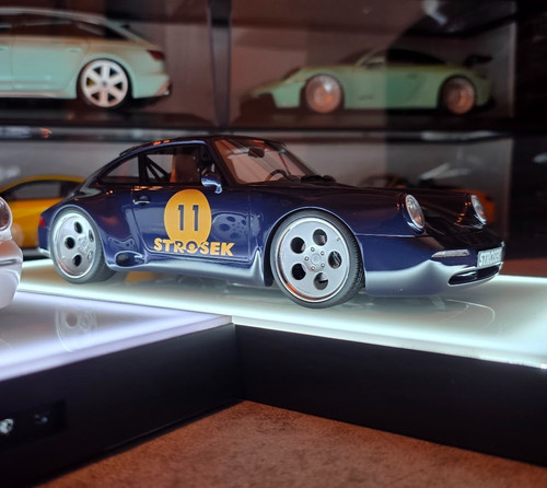 Strosek mega blue 2024 - 1:18,