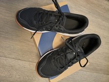 Asics Hallenschuhe schmale Passform 39.5 (Eher 39)