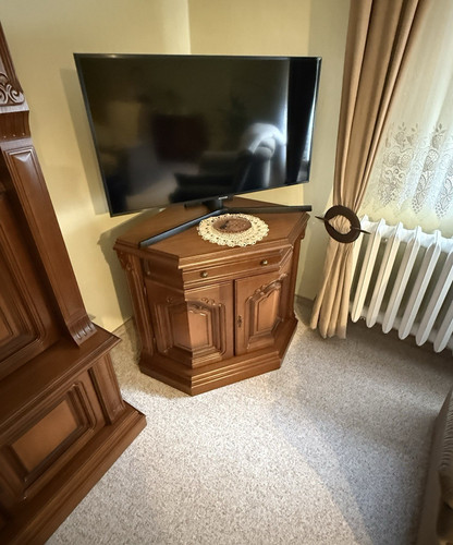 Eck ständer aus holz - eck-tv-ständer,