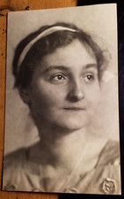 Frau - Portrait / ca. 1910/20er Jahre Foto Th. Schuhmann & Sohn [ Karlsruhe ]
