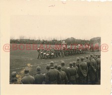 H286 Foto Holland Tilburg 1940 Sportplatz Wehrmacht Kapelle Musiker Schellenbaum