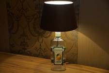 LED-Tischlampe aus einer echten Becherovka Lemond Flasche Lampe Braun Rund