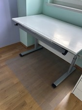 Schreibtisch höhenverstellbar
