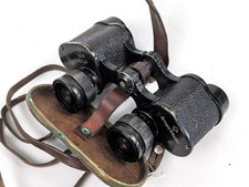 Schweiz, Doppelfernrohr 6 x 24 Armee Modell datiert 1954. Hersteller "Kern Aarau