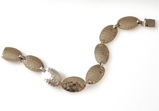 HANDARBEIT: Feines Armband aus