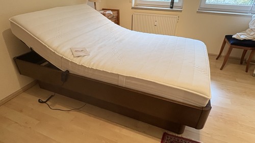 Seniorenbett mit elektrisch - ,