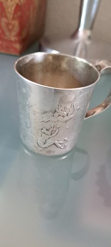 Antiker silberbecher mit motiv - silberbecher,
