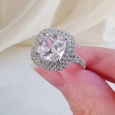 3,95 kt gepolsterter Moissanit