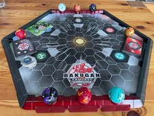 Bakugan Armored Alliance Arena mit 8 Kugeln, Karten und Chips