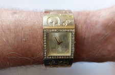 Guess elegante Damen Armbanduhr Goldfarben m. Strassbesatz inkl. 2 Ersatzglieder