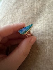 Individueller 14K Gelbgold natürlicher Boulder Opal Ring
